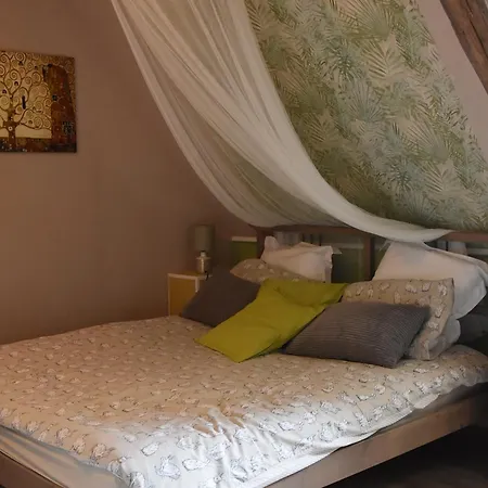 Les Girouteaux Le Fenil Holiday home Les Eyzies
